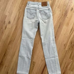 Vintage light wash Levi’s (fit size 23/24)